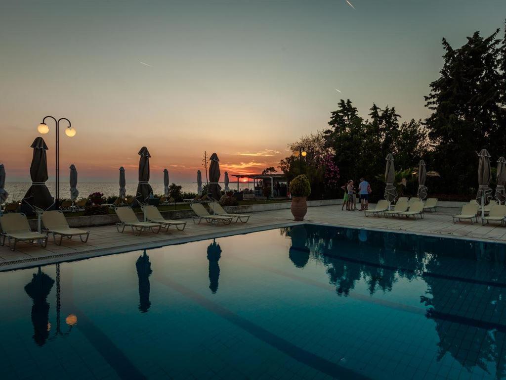 Kassandra Mare Hotel Nea Poteidaia Ngoại thất bức ảnh
